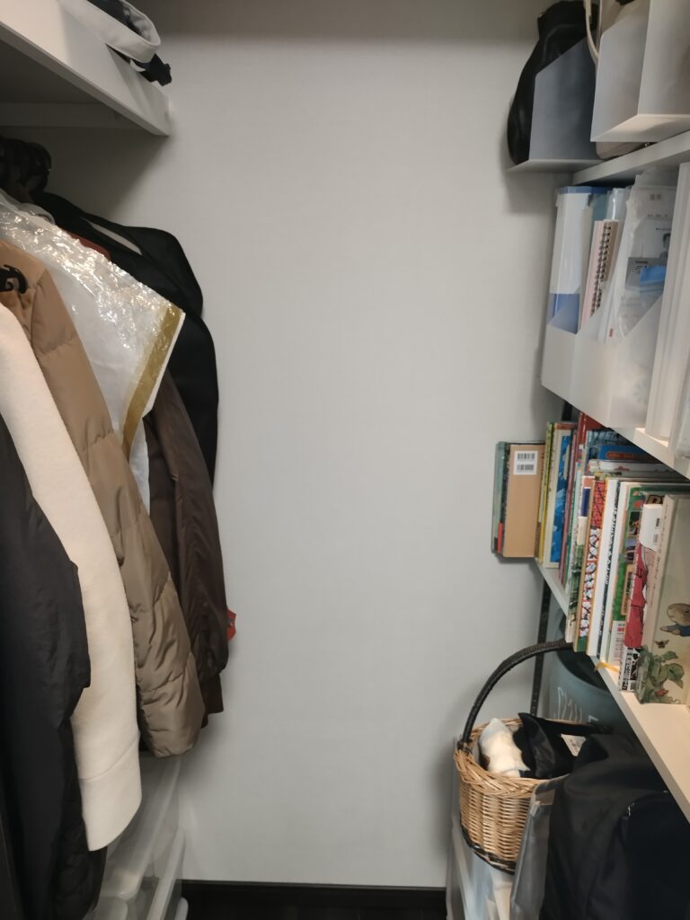 ウォークインクローゼット片づけ後の写真