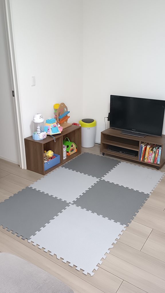 余ったカラーボックスを活用したリビングのおもちゃ収納