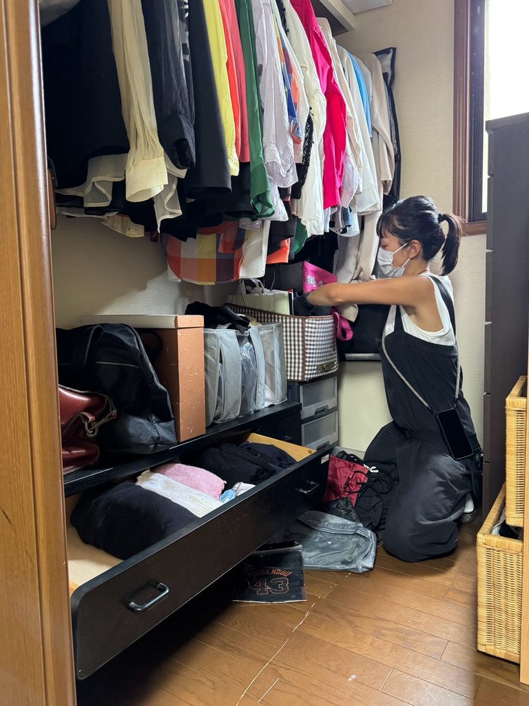 SHIi HOMEが家まるごとの片づけを行っている作業風景